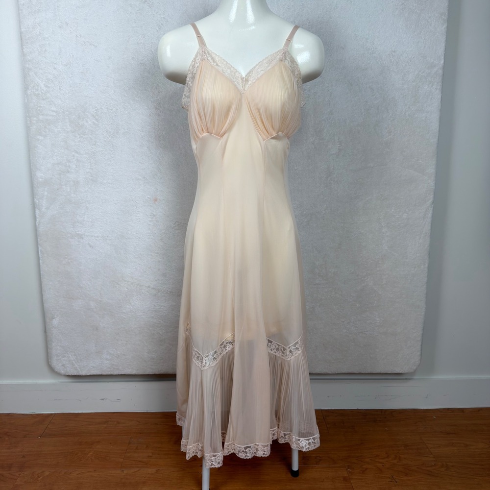 Vintage Rogers Peach Nylon Tricot Lace Pleated Full Slip Dress Size 36 Coquette